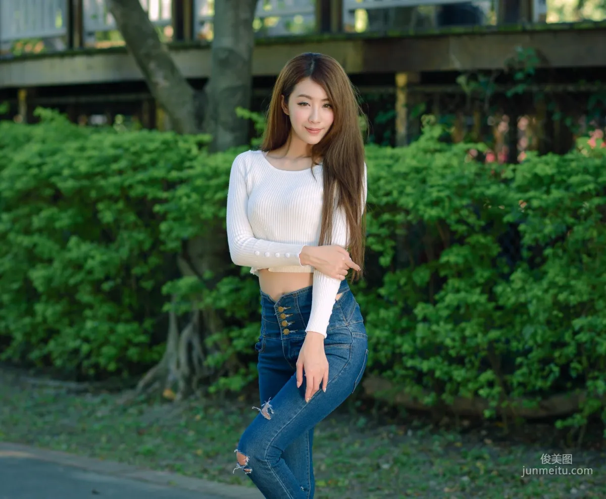 [台灣嫩模] 夏晴Miso《公園牛仔緊身褲美腿》 寫真集 55