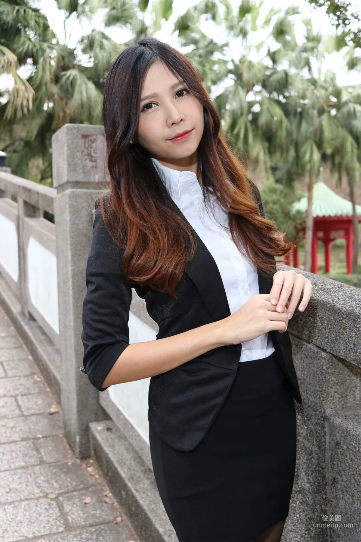 [台灣嫩模] Zooey《中文大學OL黑絲美腿》 寫真集 5