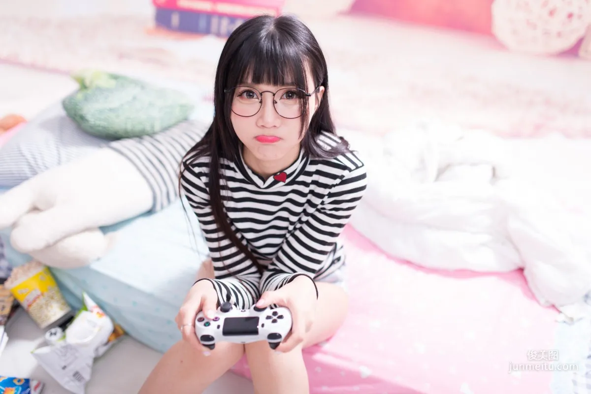 [台灣女神] 喬喬兒《琴棚電玩少女DVA》 寫真集 6