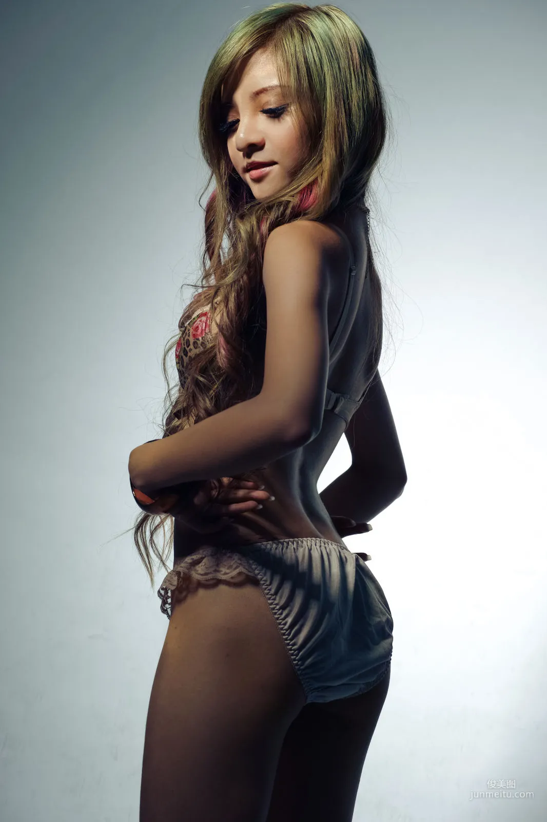 [台灣網紅美女] Corrine李玟儒《性感内衣棚拍》 寫真集 8