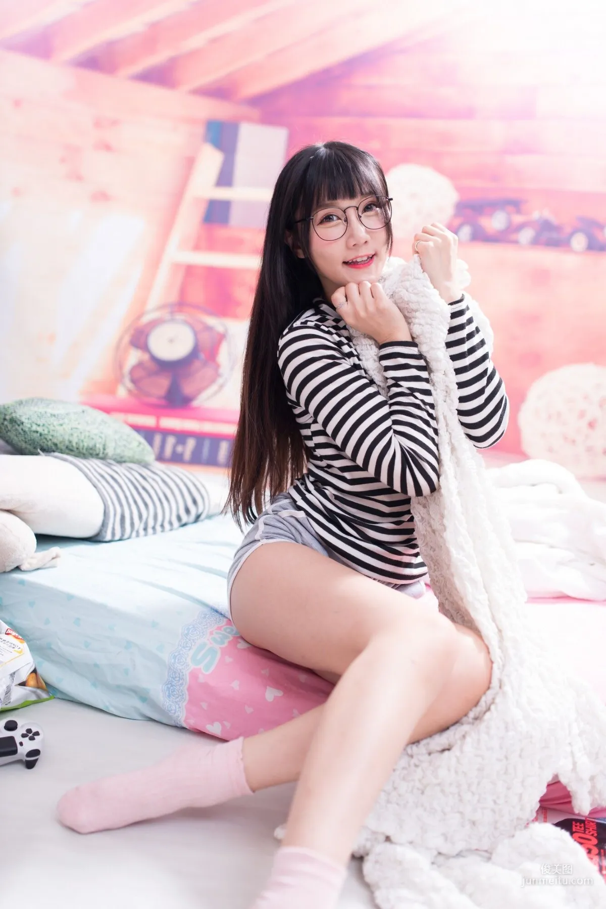 [台灣女神] 喬喬兒《琴棚電玩少女DVA》 寫真集 3
