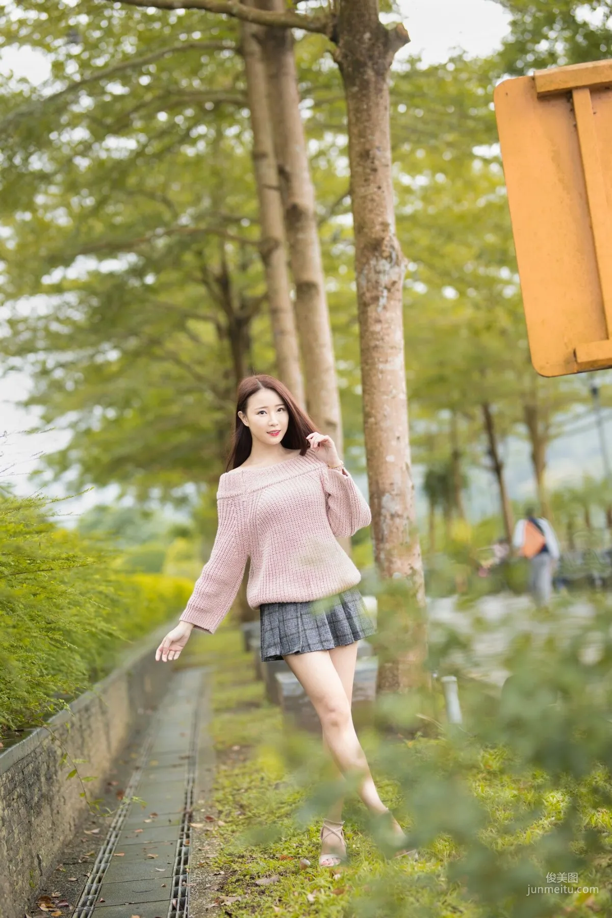 [台湾网红美女] Lia杨思原《新店碧潭》 写真集1