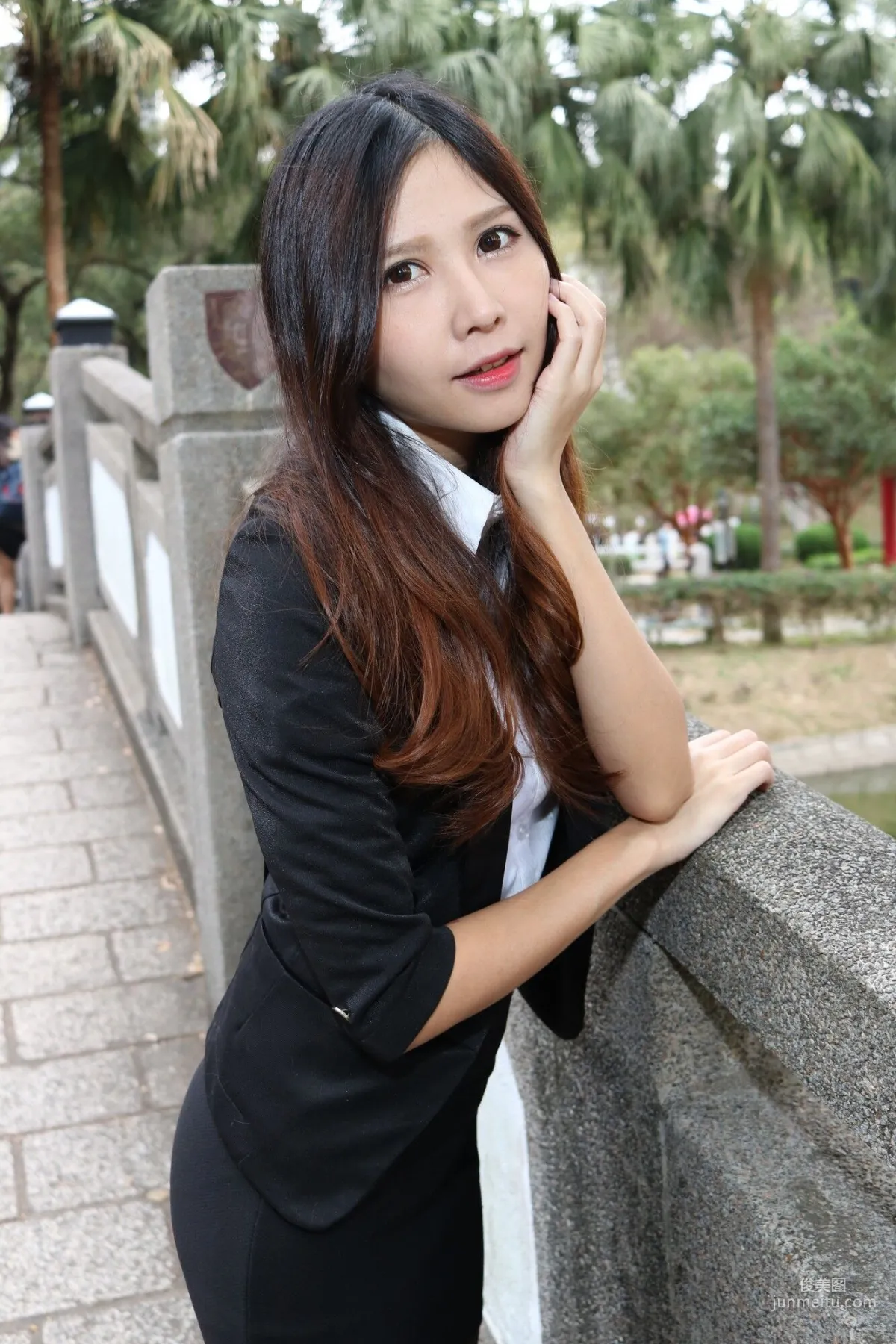 [台灣嫩模] Zooey《中文大學OL黑絲美腿》 寫真集 3