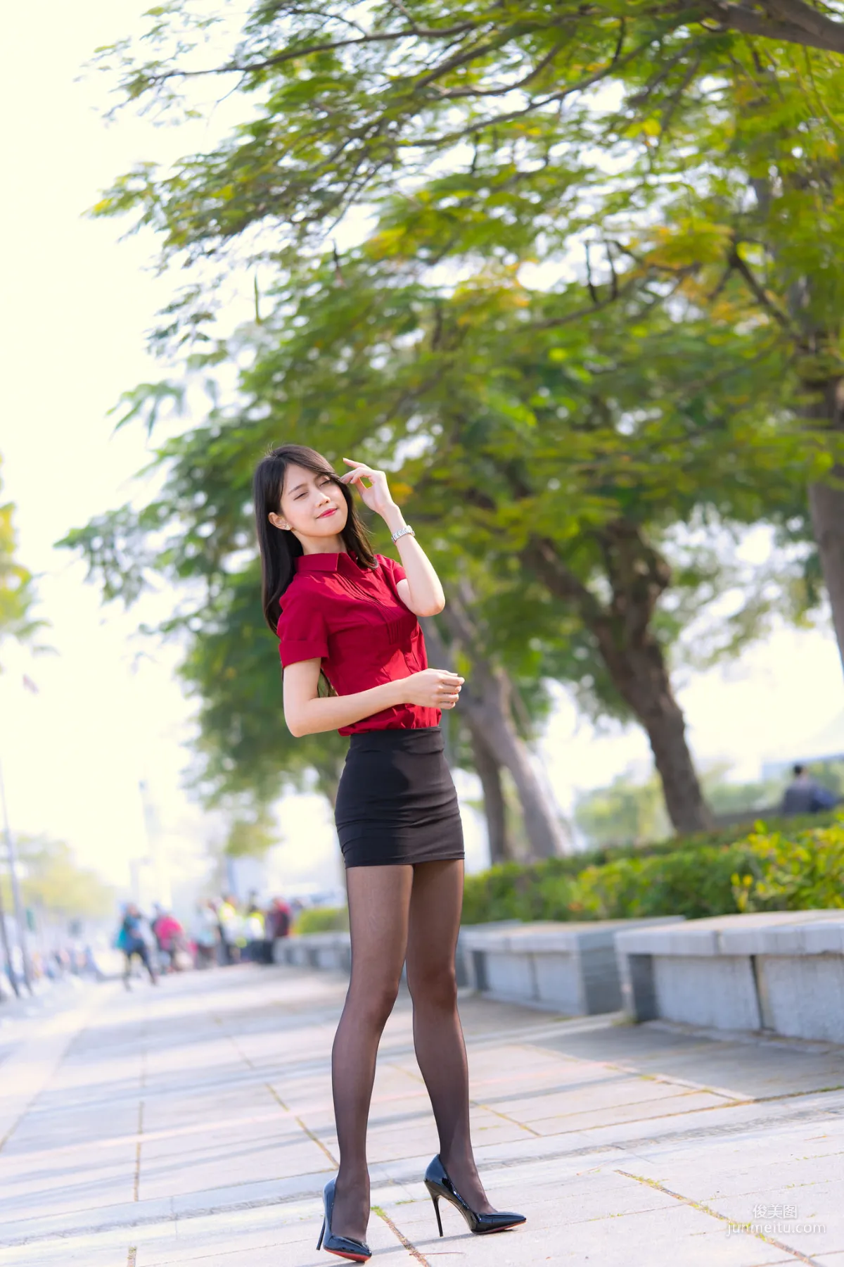 [台灣網紅美女] Candy寶兒《夢時代黑絲街拍》 寫真集 13