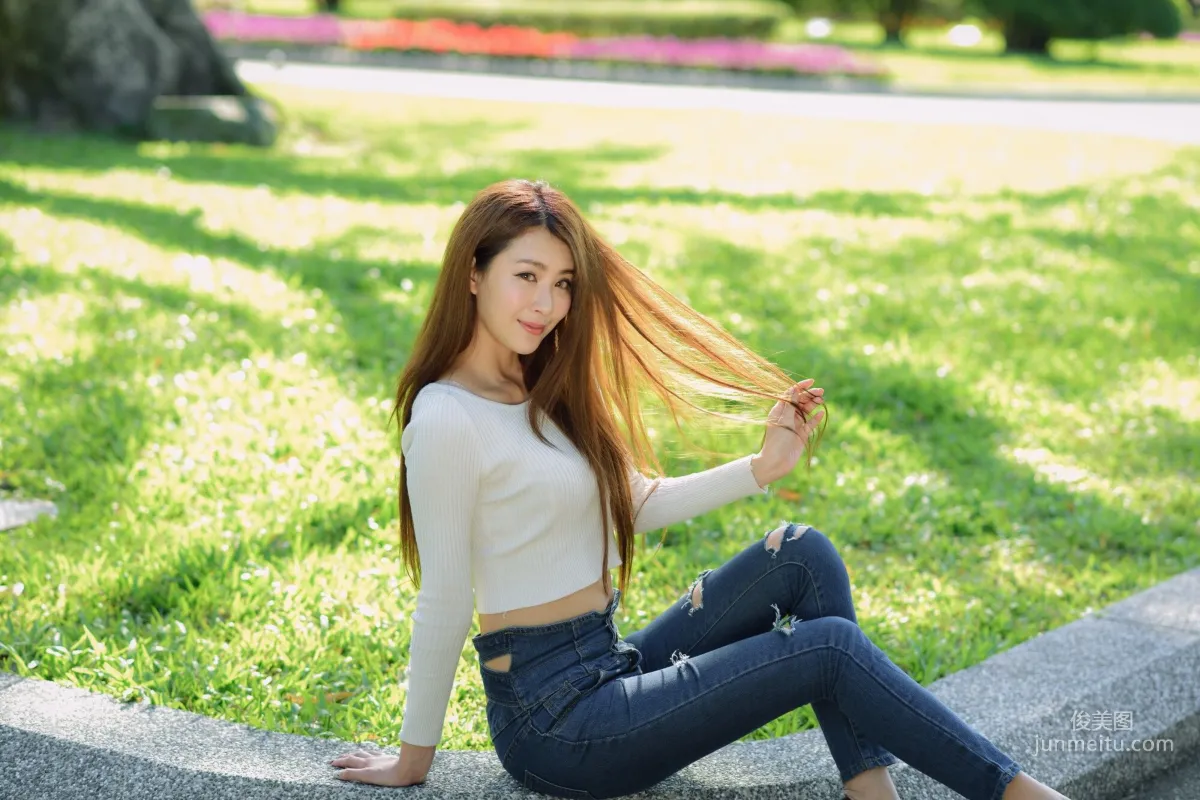 [台灣嫩模] 夏晴Miso《公園牛仔緊身褲美腿》 寫真集 7