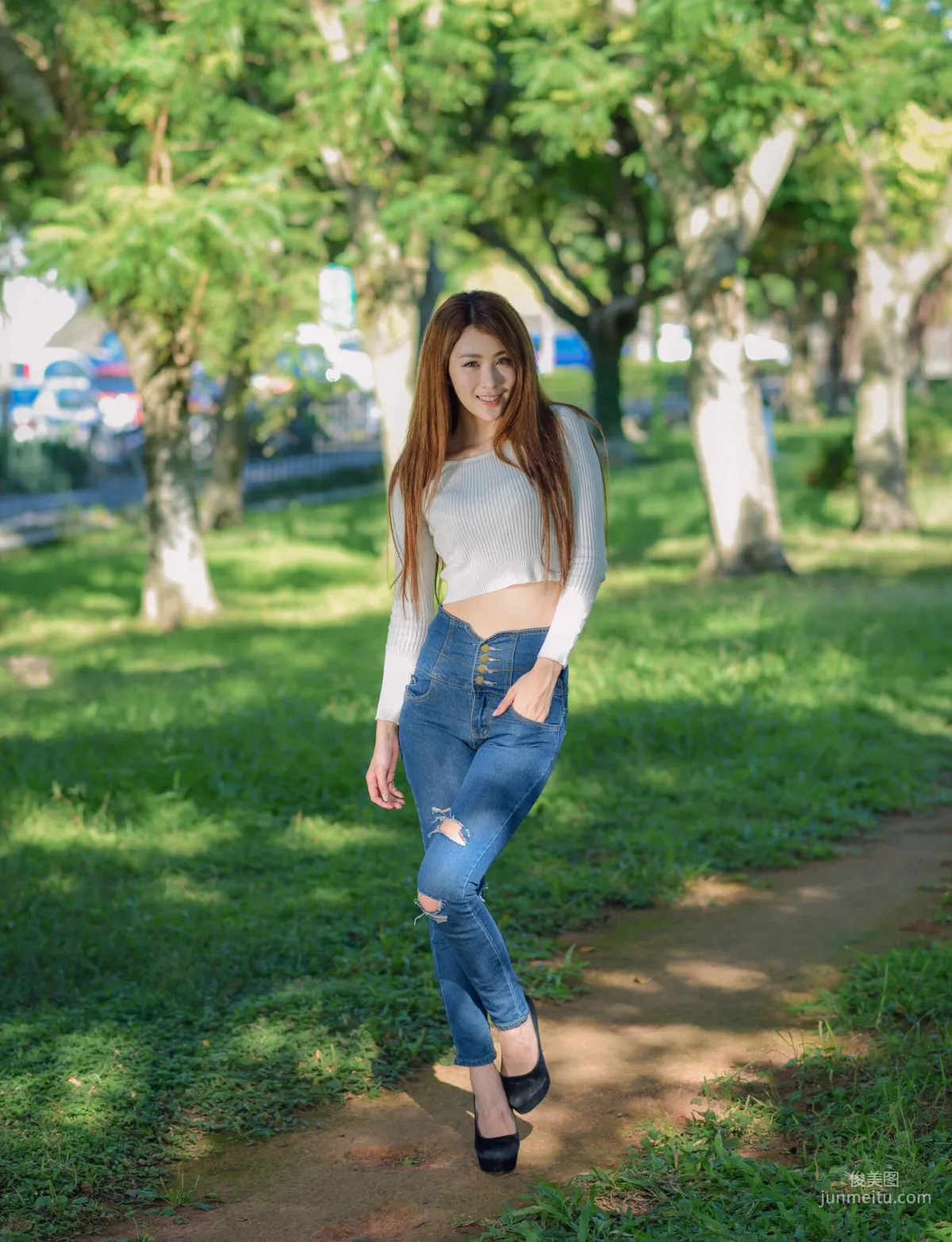[台灣嫩模] 夏晴Miso《公園牛仔緊身褲美腿》 寫真集 47