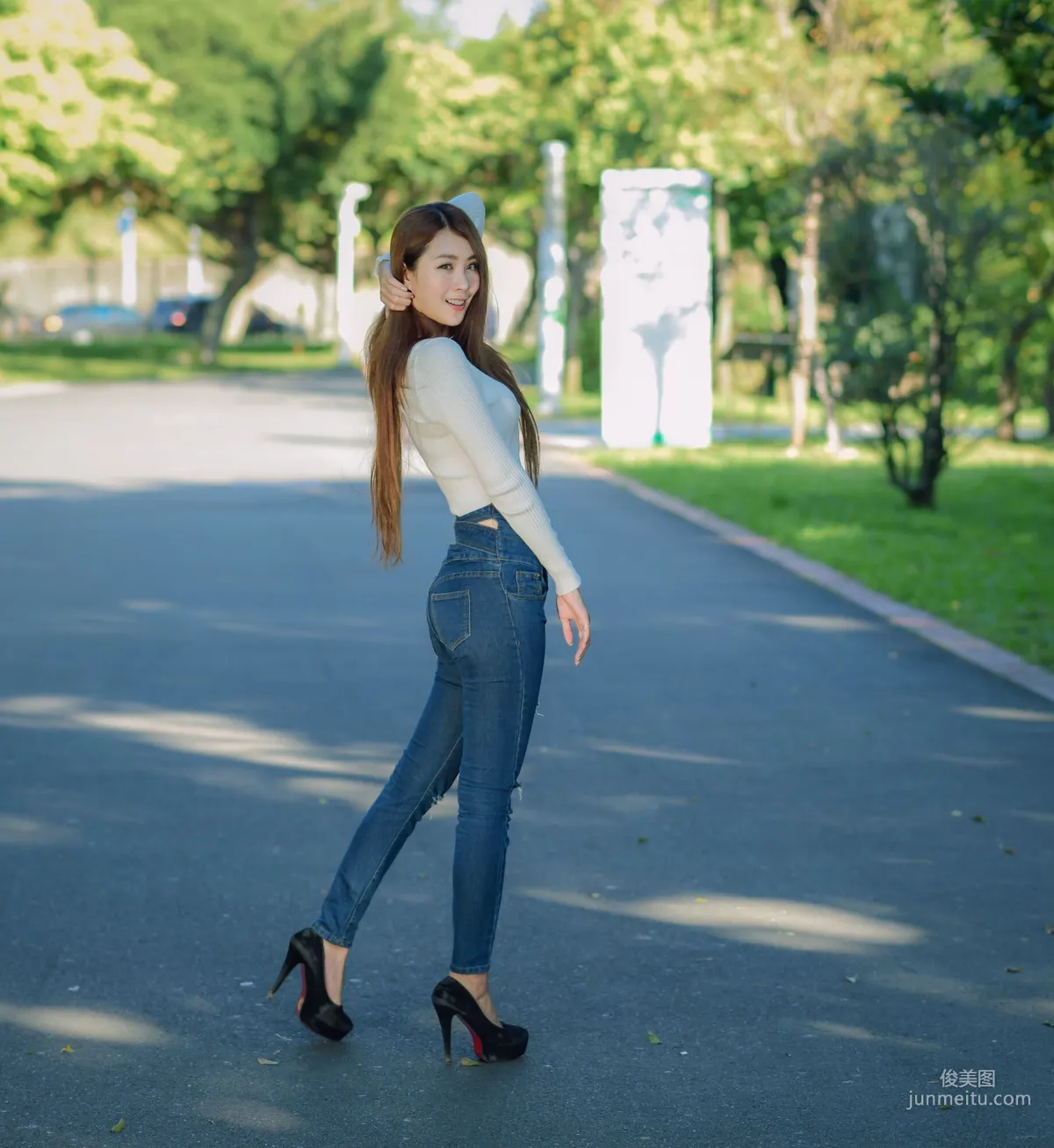 [台灣嫩模] 夏晴Miso《公園牛仔緊身褲美腿》 寫真集 30