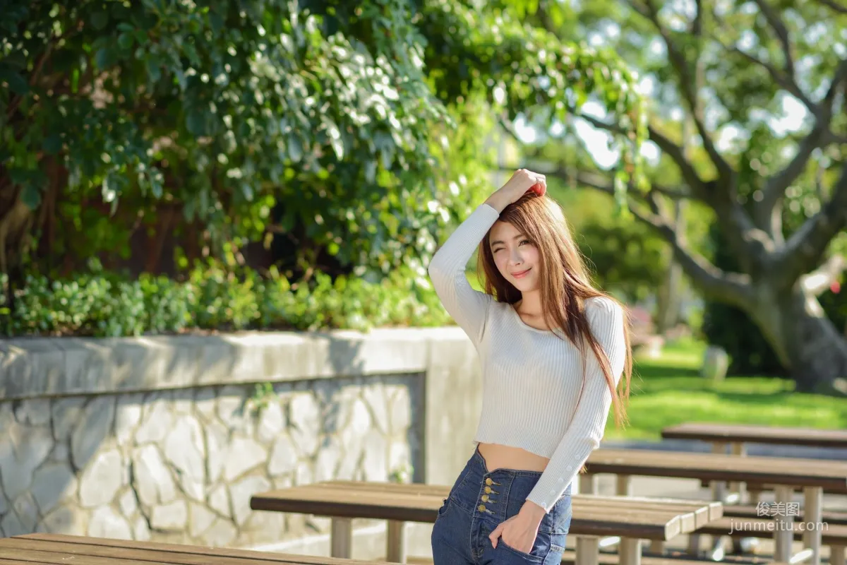 [台灣嫩模] 夏晴Miso《公園牛仔緊身褲美腿》 寫真集 17