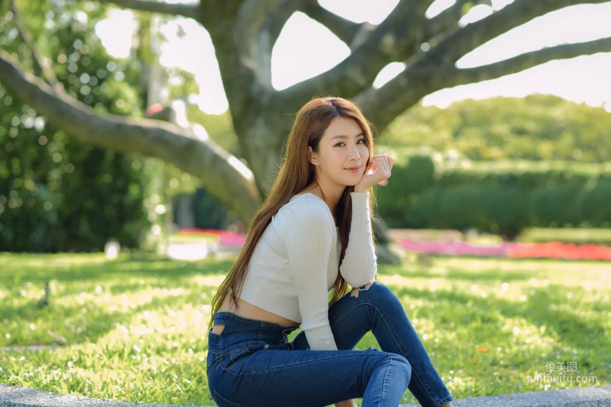 [台灣嫩模] 夏晴Miso《公園牛仔緊身褲美腿》 寫真集 9