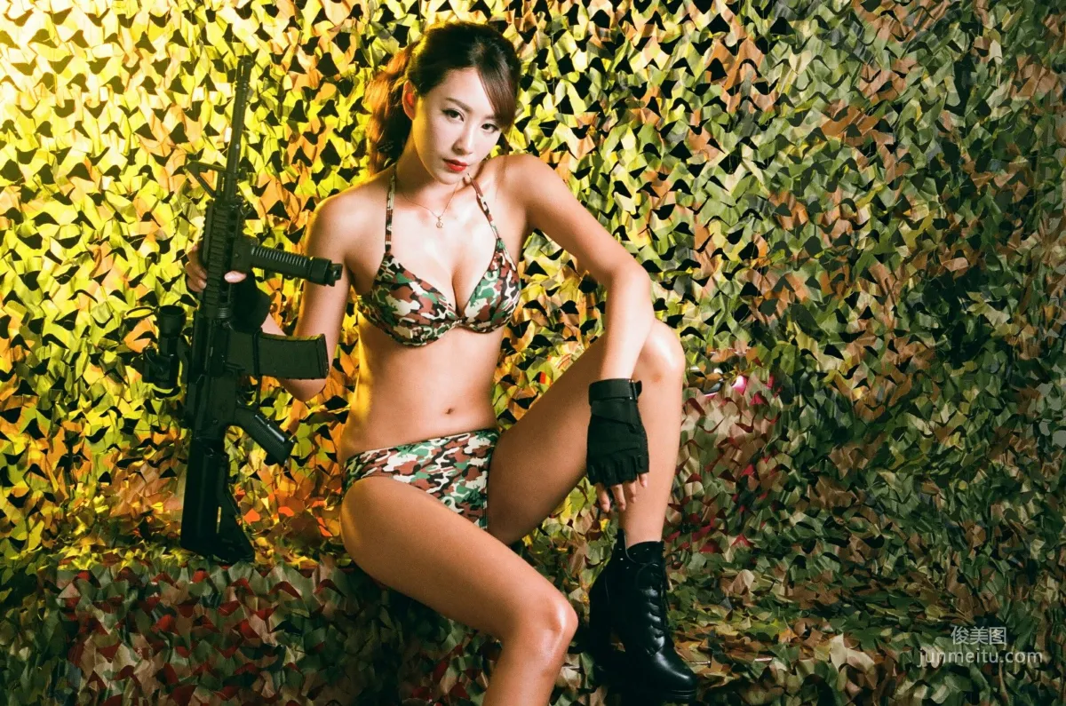 [台灣嫩模] Miso夏晴 - 黑絲内衣+迷彩女兵 寫真集 39