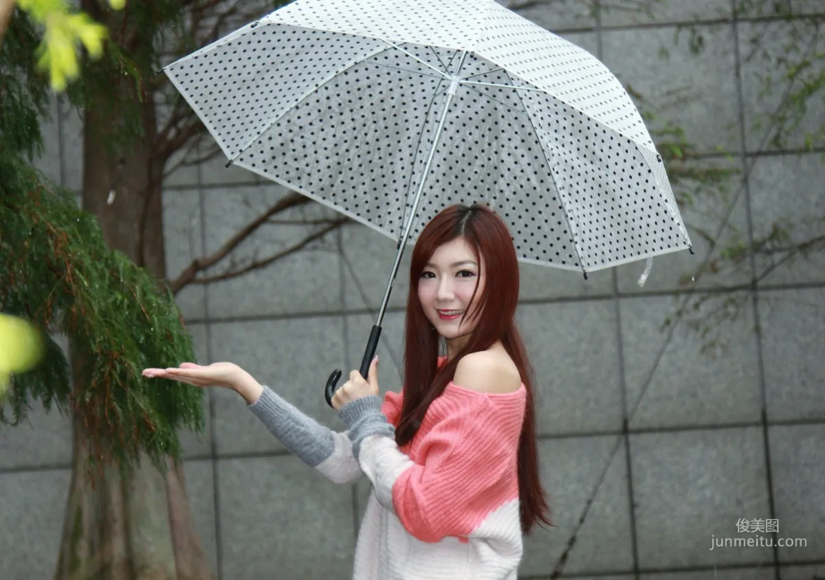 [台灣正妹] Michelle小羽《信義區外拍2套服裝》 寫真集 18