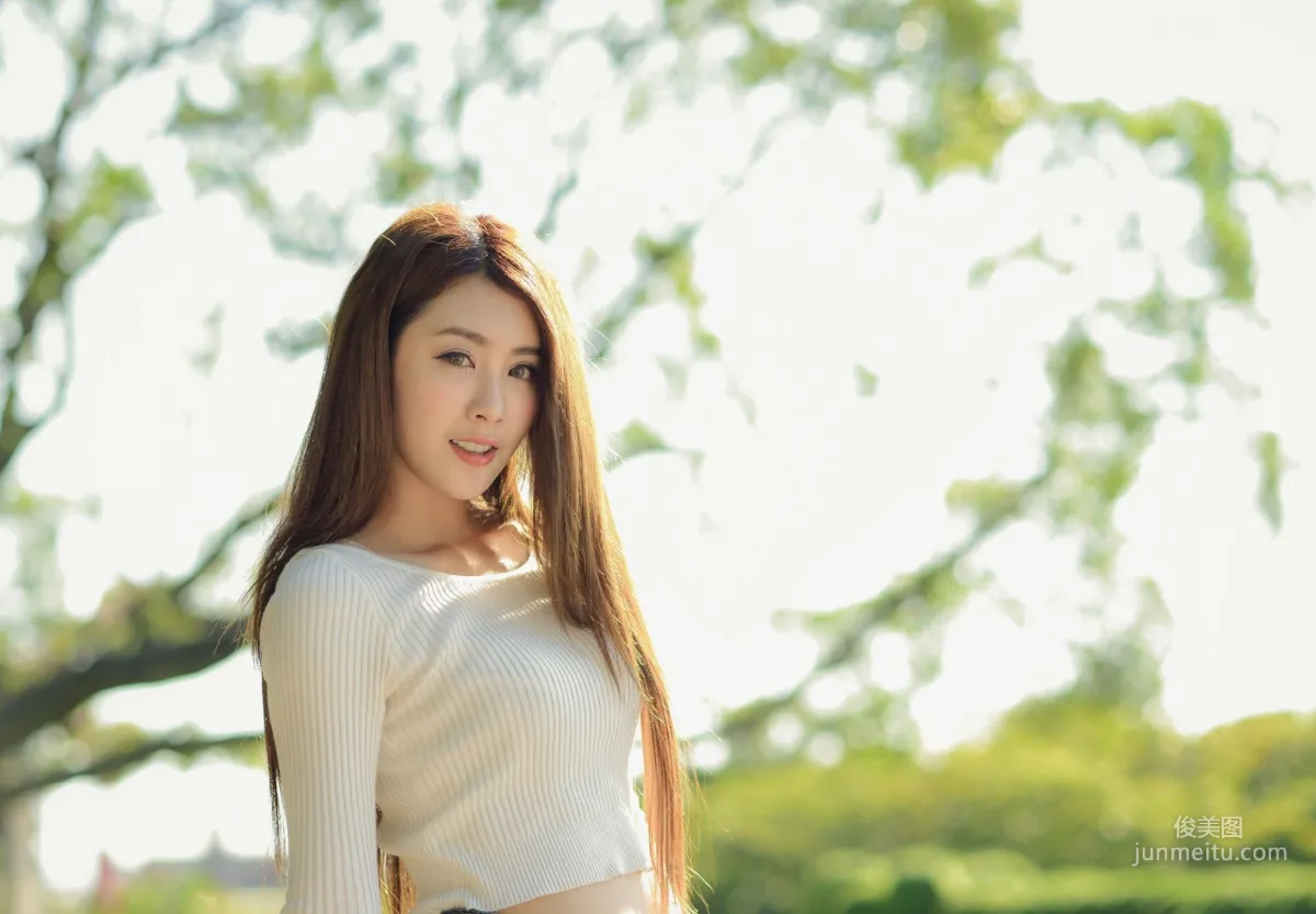 [台灣嫩模] 夏晴Miso《公園牛仔緊身褲美腿》 寫真集 40