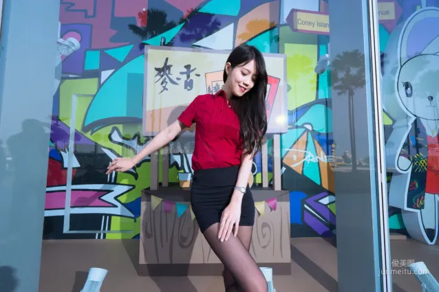 [台灣網紅美女] Candy寶兒《夢時代黑絲街拍》 寫真集