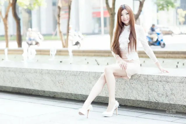 [台灣正妹] Michelle小羽《信義區街拍 蕾絲+包臀短裙》 寫真集