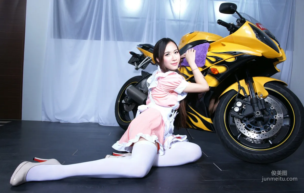 [台灣網紅美女] Dora妍希 棚拍+室拍（4套服裝） 寫真集 32