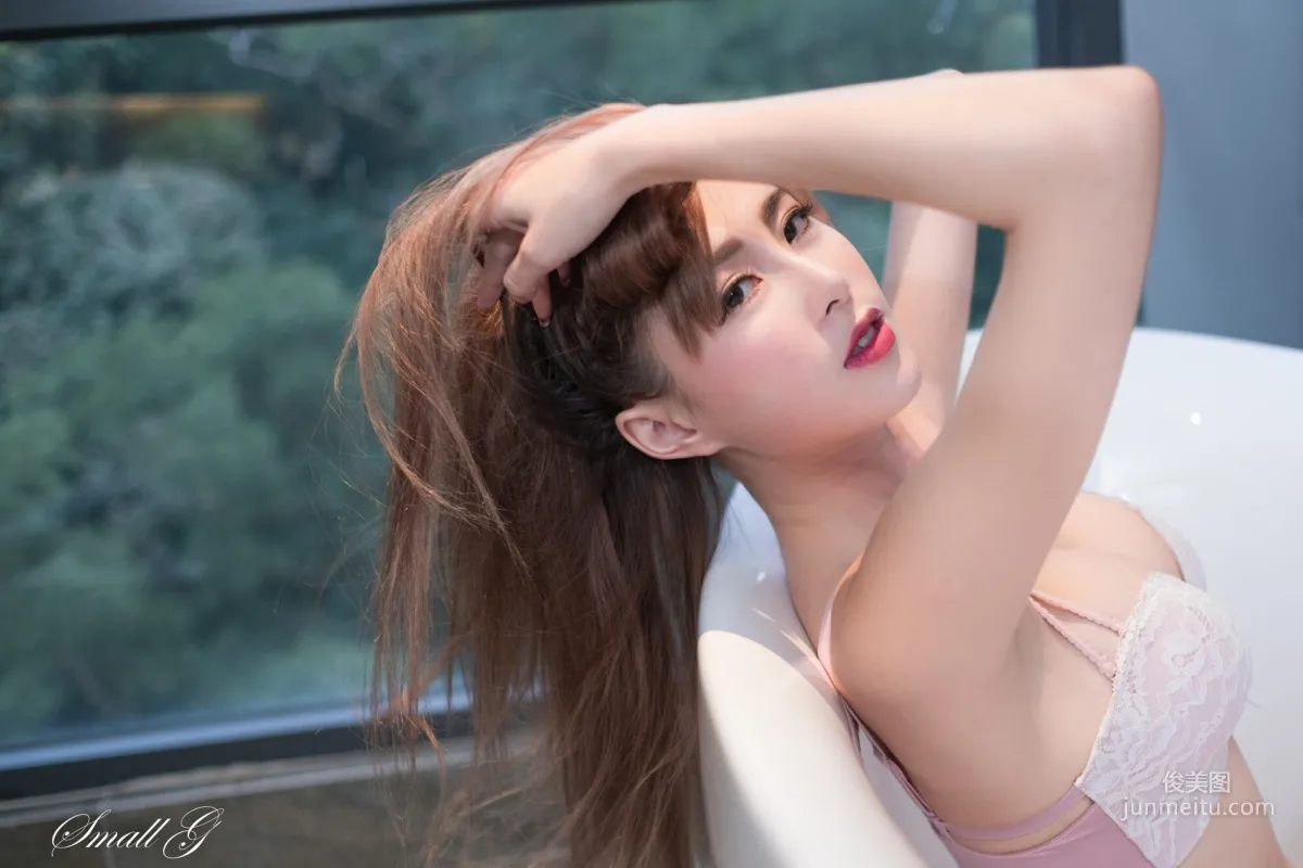 [台灣正妹] 艾比Abbie《白金花園(内衣秀)》 寫真集 25