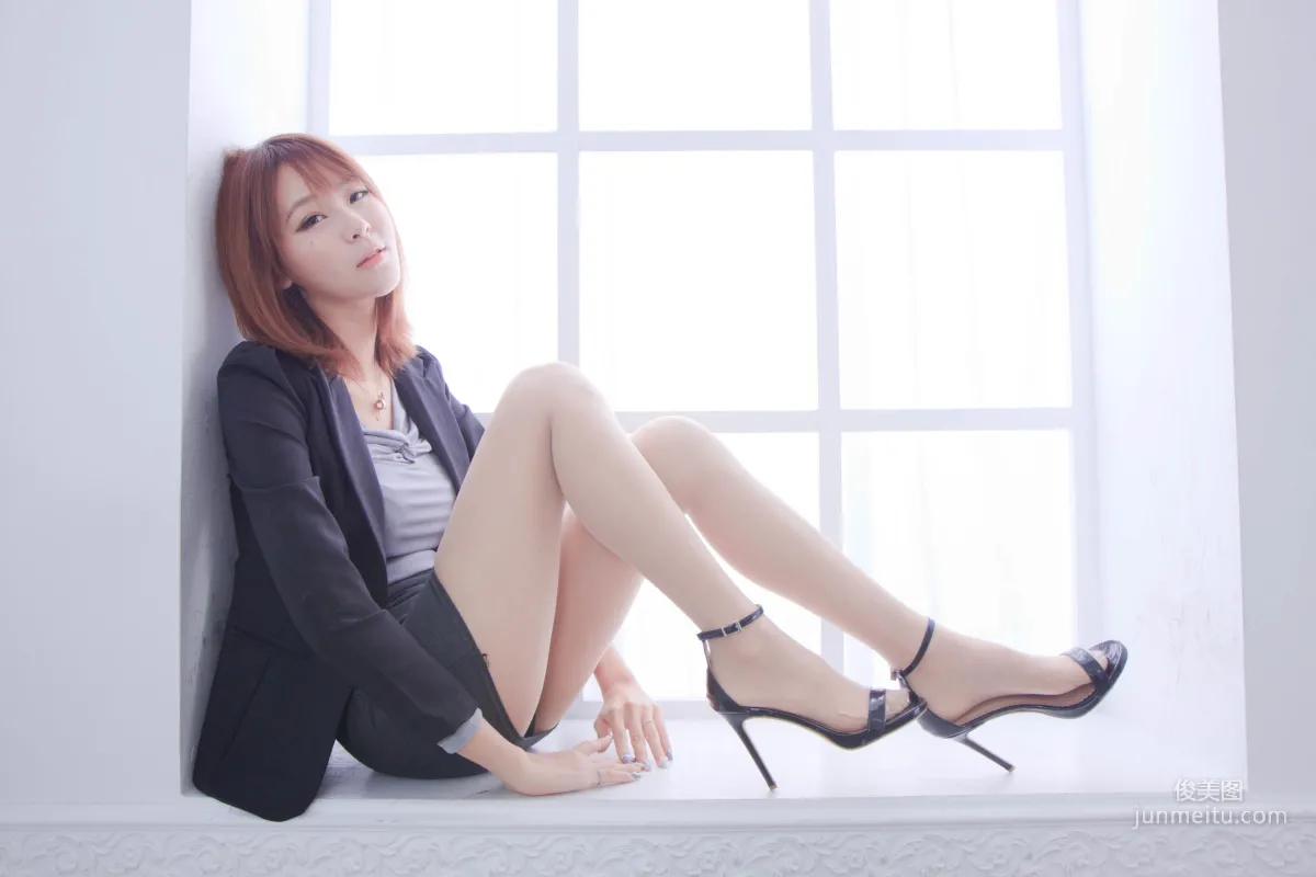 [台灣女神] 莊溫妮/Winnie小雪 棚拍2套美腿 寫真集 11