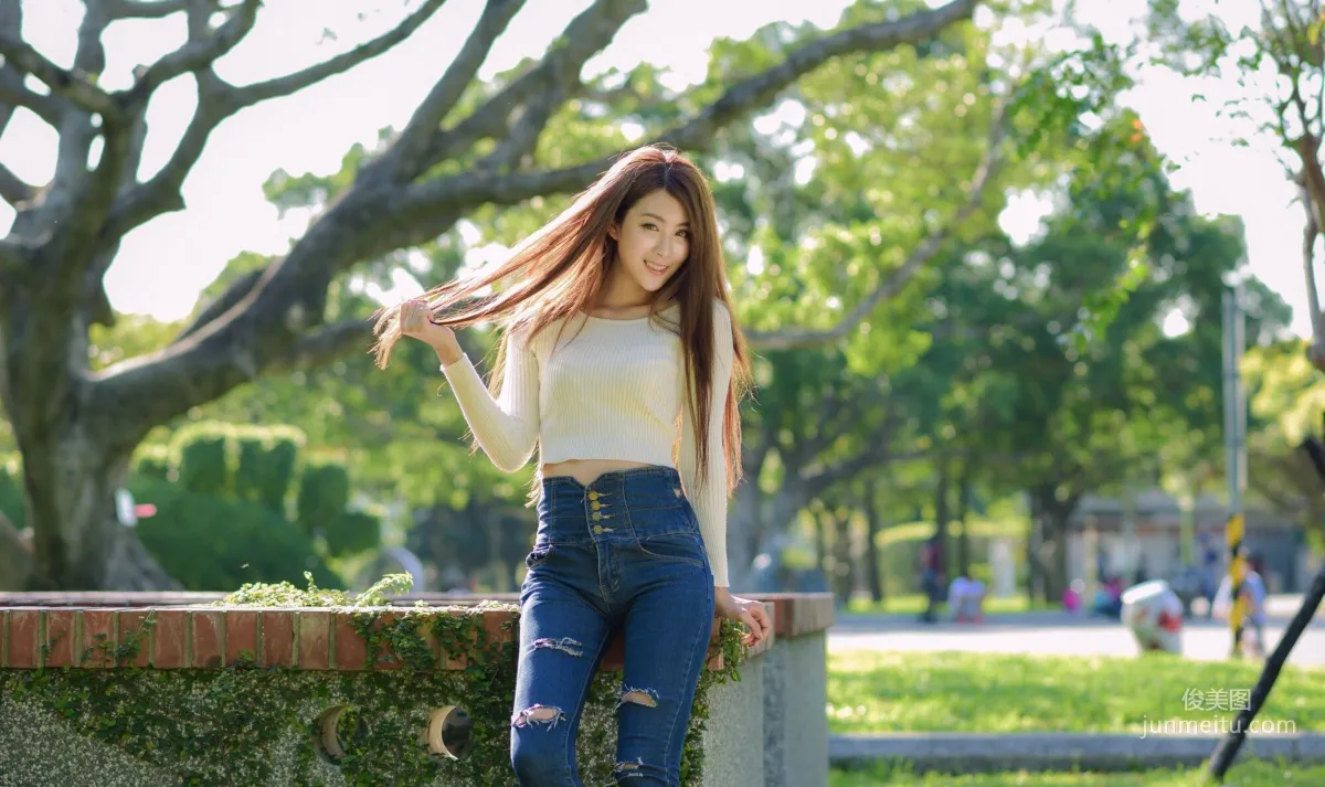 [台灣嫩模] 夏晴Miso《公園牛仔緊身褲美腿》 寫真集 37