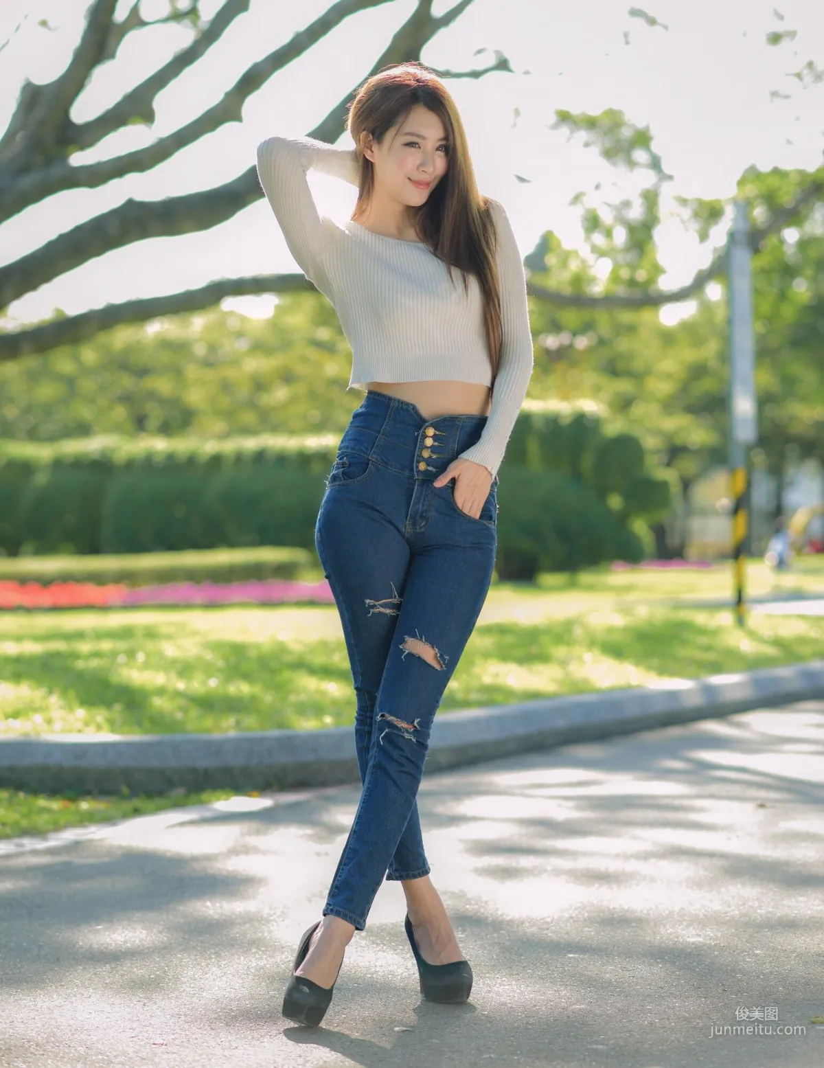 [台灣嫩模] 夏晴Miso《公園牛仔緊身褲美腿》 寫真集 44