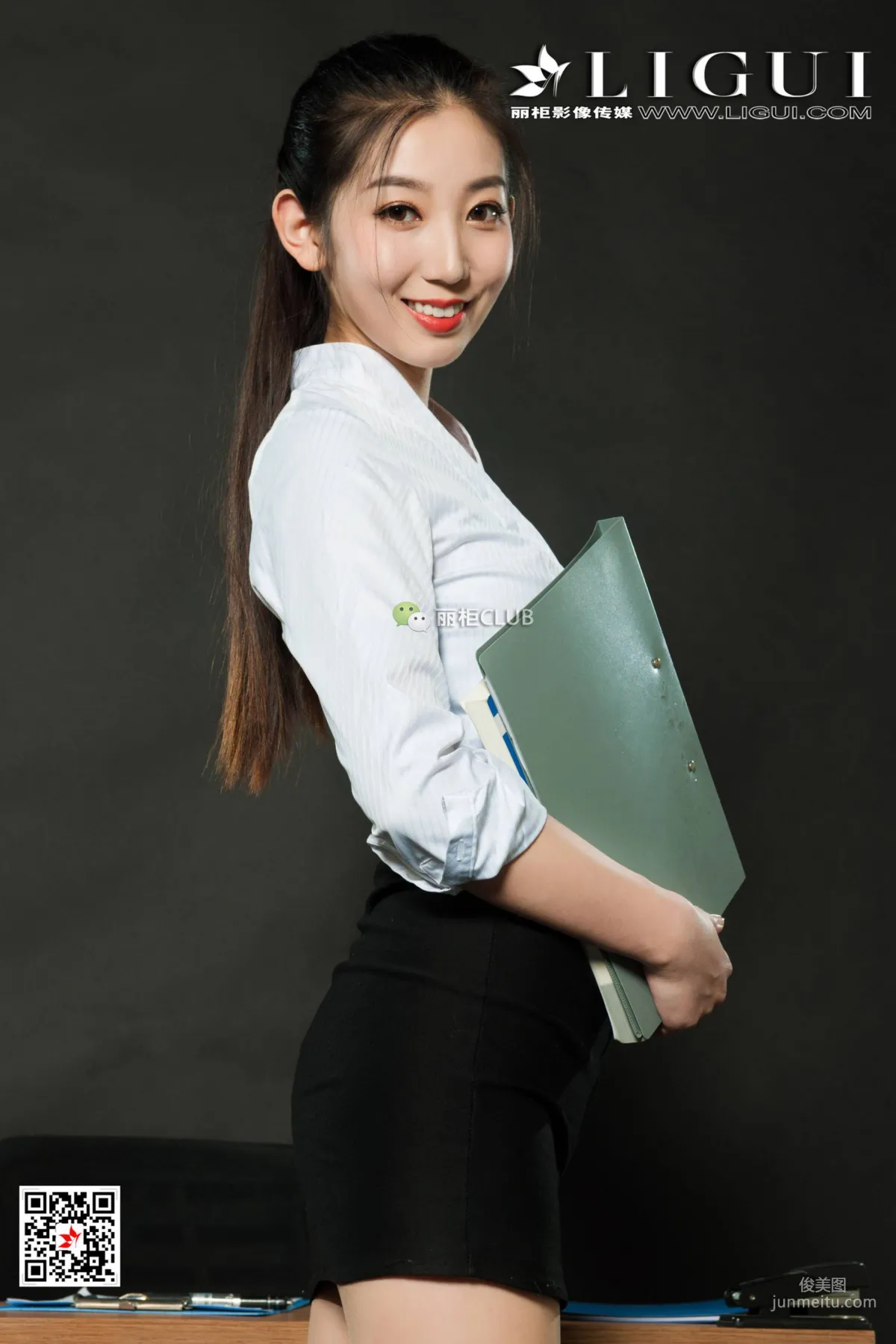 腿模果兒《絲足小秘書》 [麗櫃LIGUI] 美腿絲足 寫真集 18