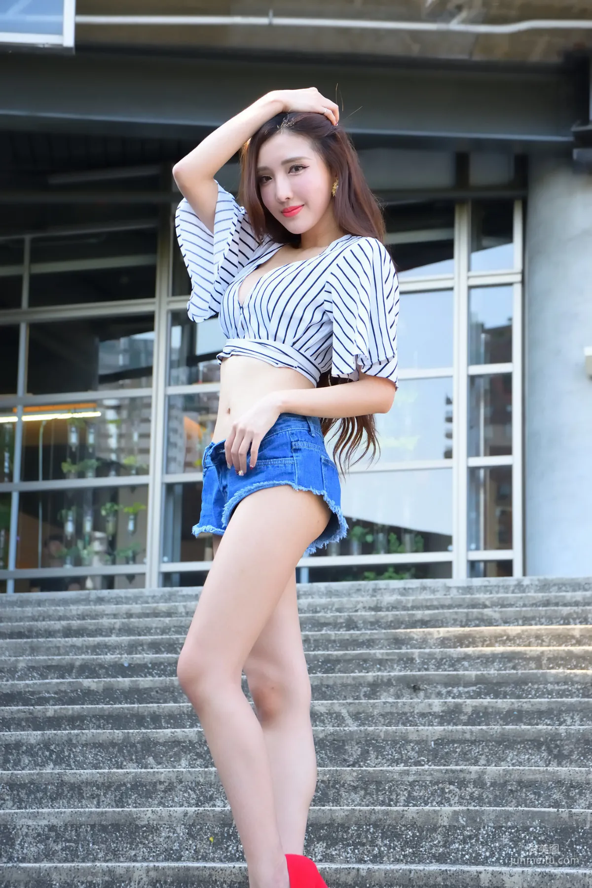 [台灣正妹] 趙芸Syuan《成熟長腿美女街拍》 寫真集 29