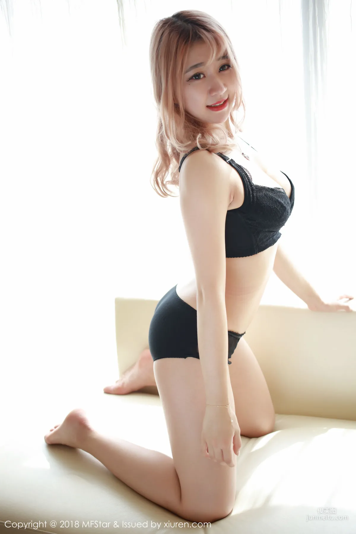靜靜tobey《膚若瓊脂的金發美女》 [模範學院MFStar] Vol.120 寫真集 13