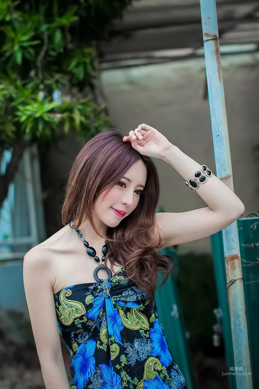 [台灣正妹] 大眼正妹張齊郡《炫彩外拍》寫真集 57