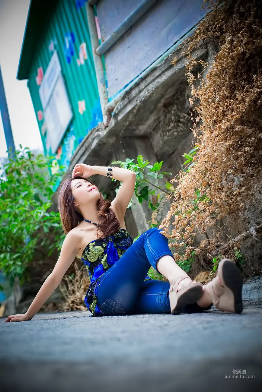 [台灣正妹] 大眼正妹張齊郡《炫彩外拍》寫真集 21