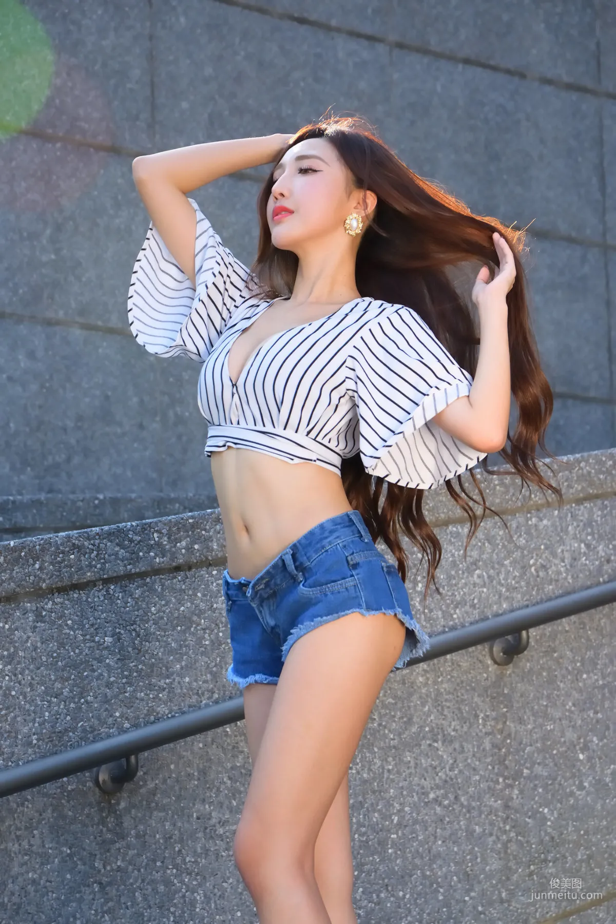 [台灣正妹] 趙芸Syuan《成熟長腿美女街拍》 寫真集 26