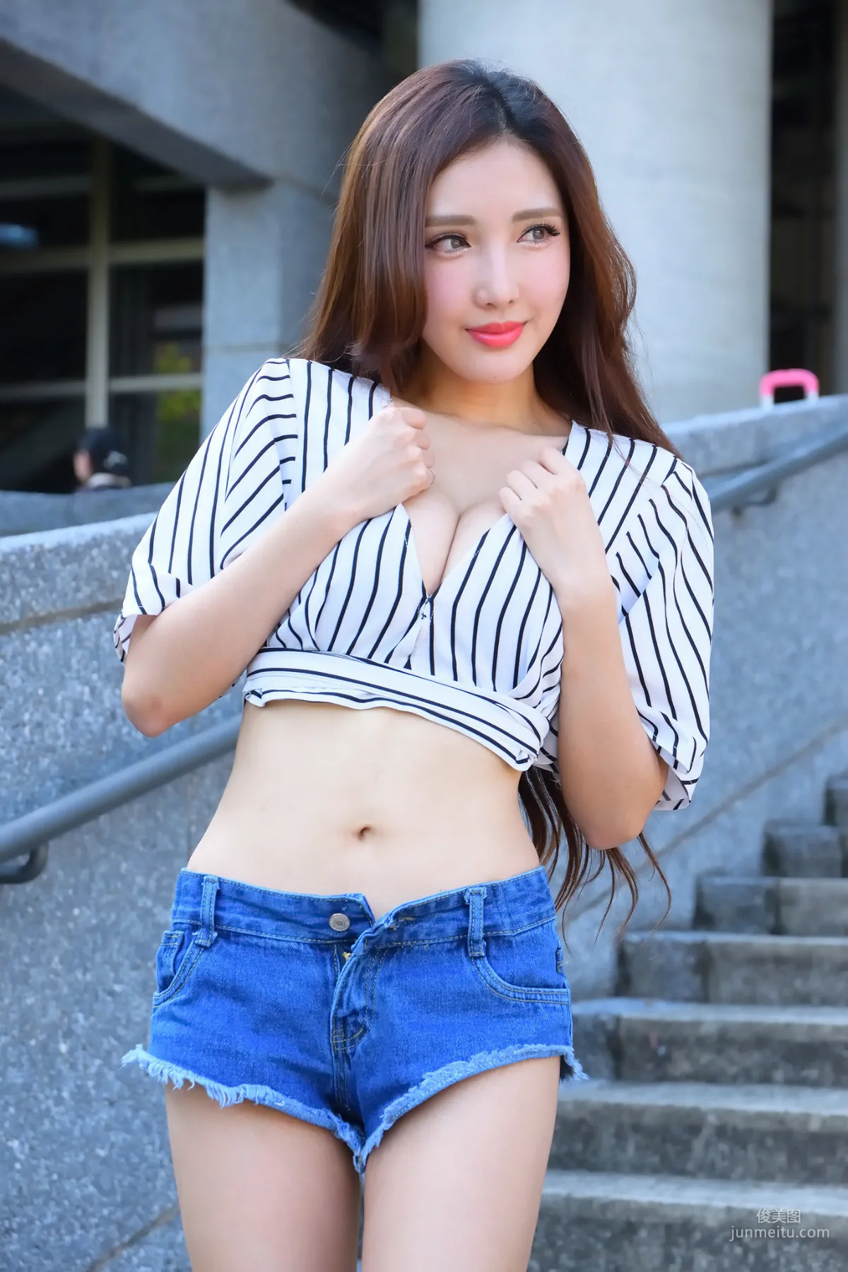 [台灣正妹] 趙芸Syuan《成熟長腿美女街拍》 寫真集 22
