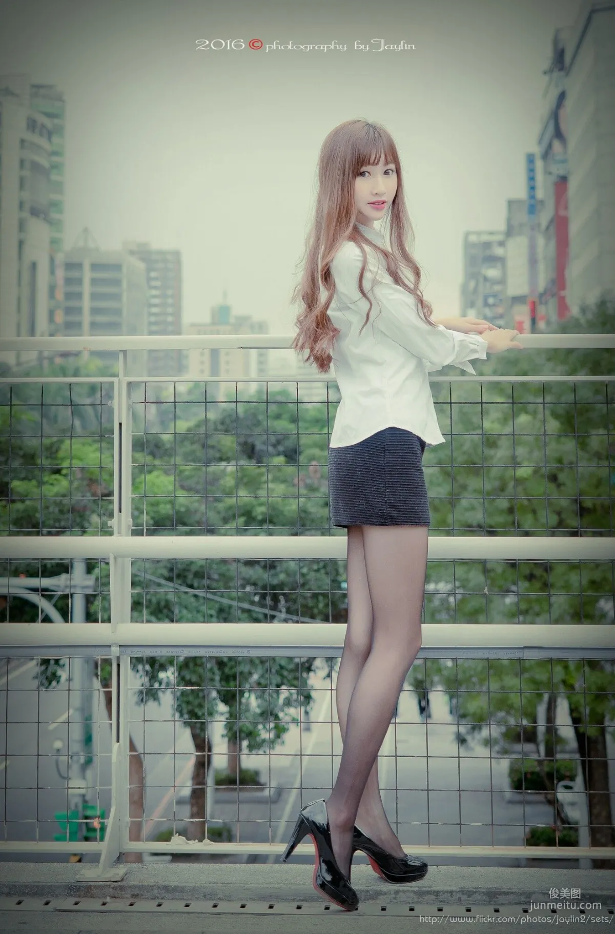 [台灣女神] 琪琪 外怕三套服裝 寫真集 41