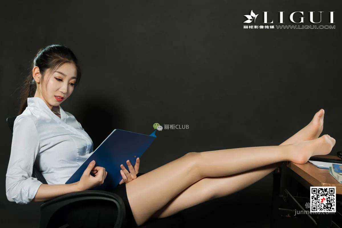 腿模果兒《絲足小秘書》 [麗櫃LIGUI] 美腿絲足 寫真集 46