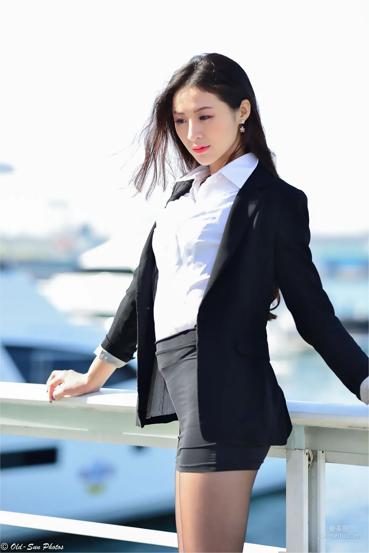 [台灣女神] 小梵《展覽館旁OL街拍》 寫真集 76