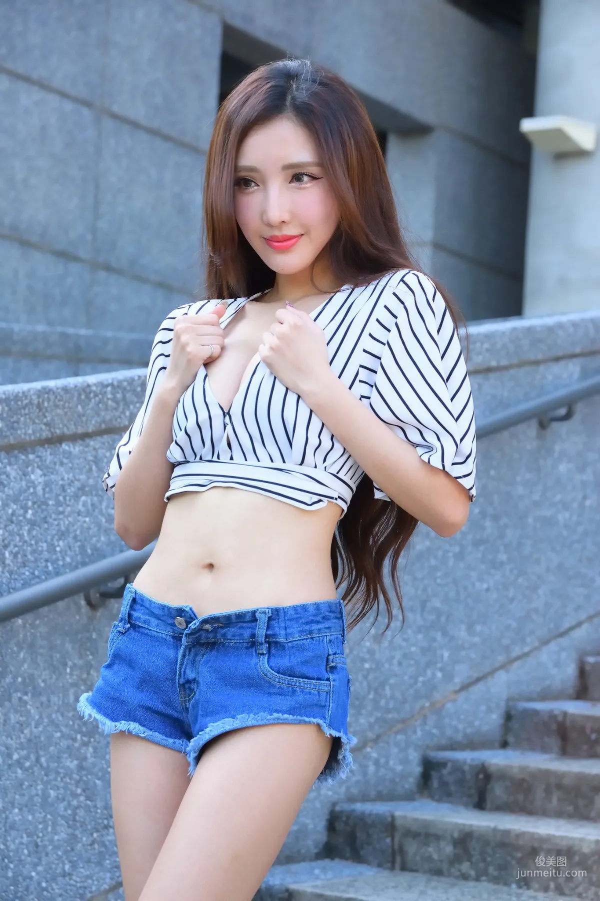 [台灣正妹] 趙芸Syuan《成熟長腿美女街拍》 寫真集 21