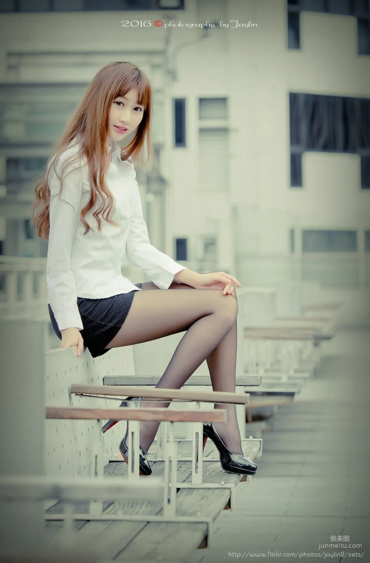 [台灣女神] 琪琪 外怕三套服裝 寫真集 9