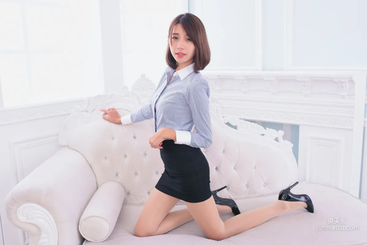 [台灣正妹] 黃竹萱 OL風+其他服裝共三套 寫真集 5