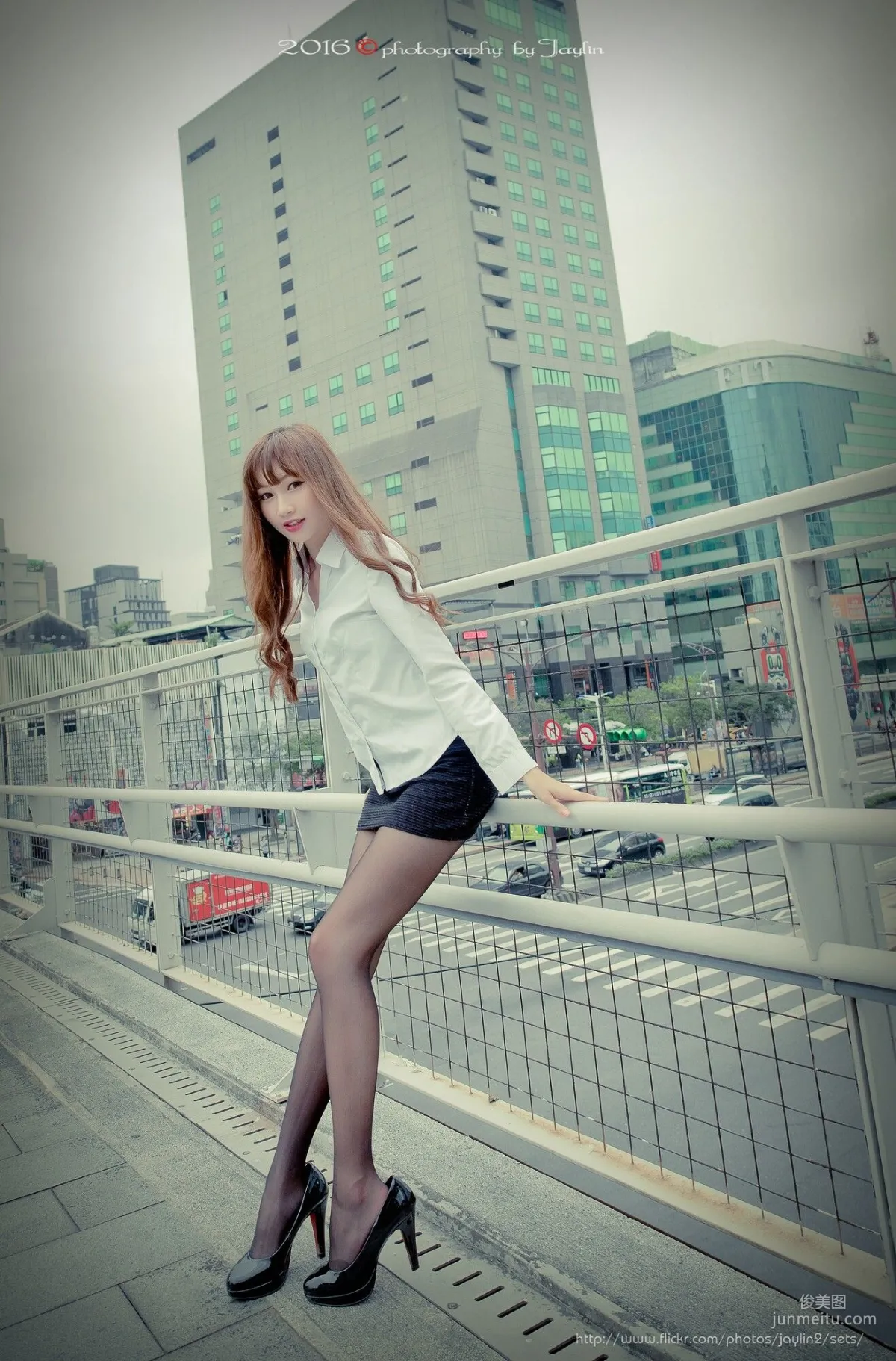 [台灣女神] 琪琪 外怕三套服裝 寫真集 44