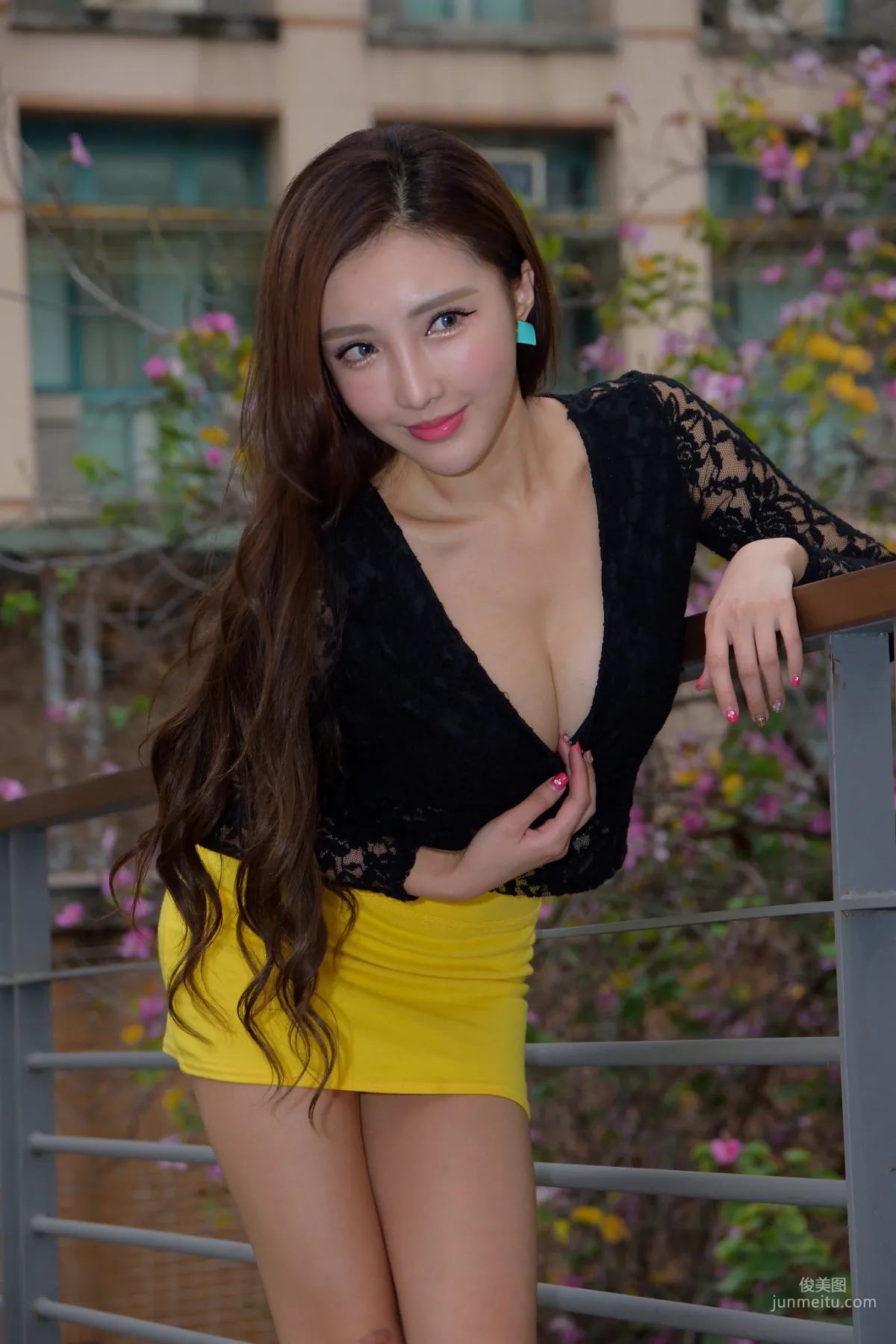 [台灣正妹] 趙芸Syuan《成熟長腿美女街拍》 寫真集 33