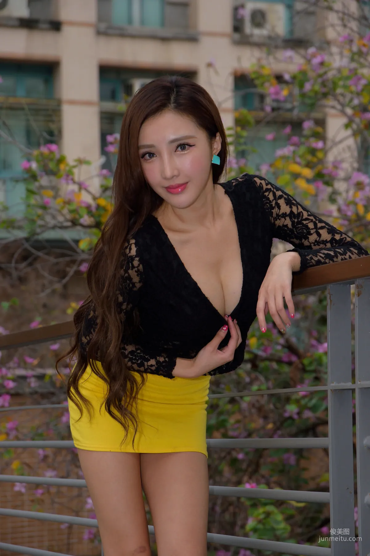 [台灣正妹] 趙芸Syuan《成熟長腿美女街拍》 寫真集 32