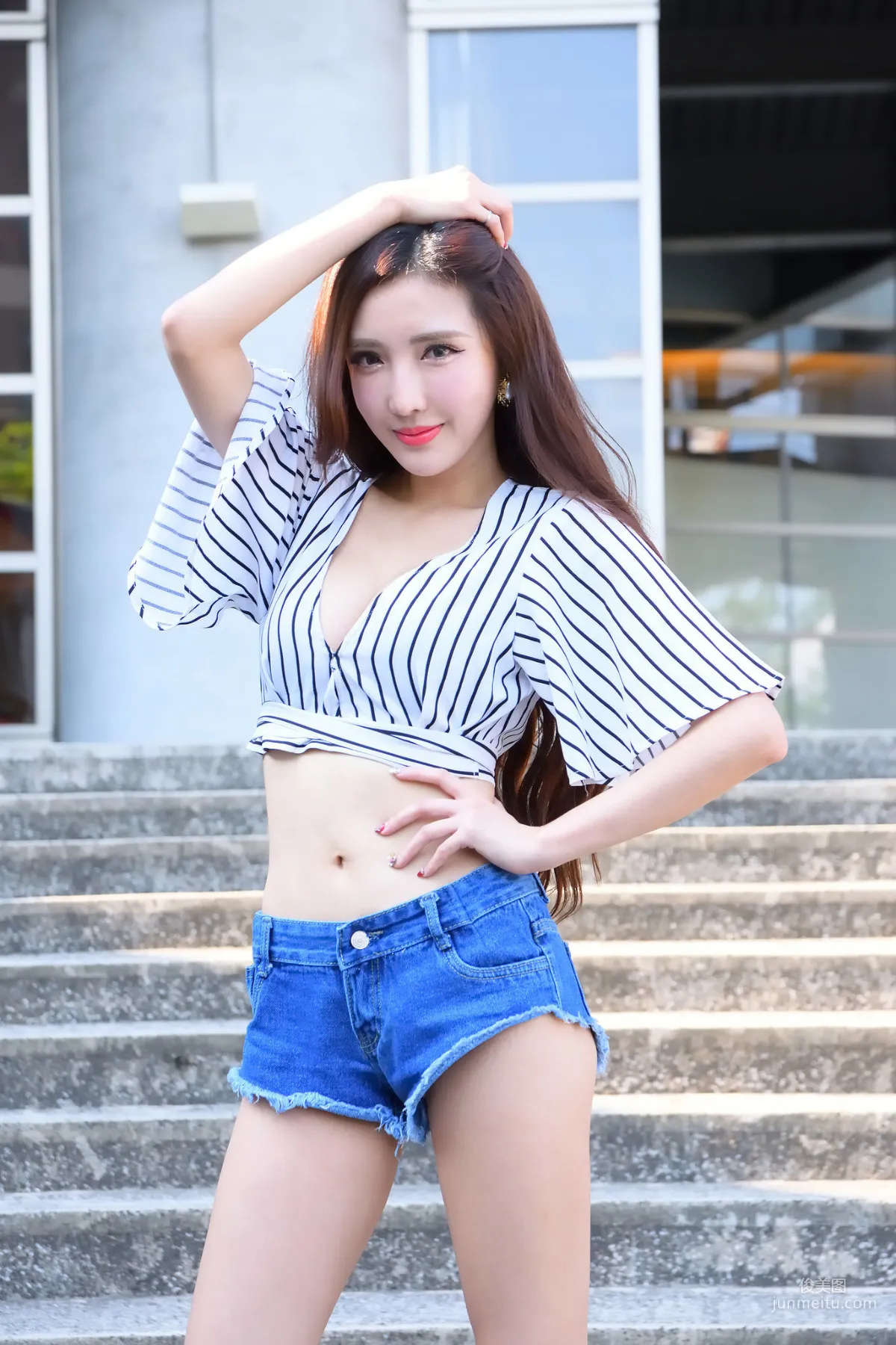 [台灣正妹] 趙芸Syuan《成熟長腿美女街拍》 寫真集 30