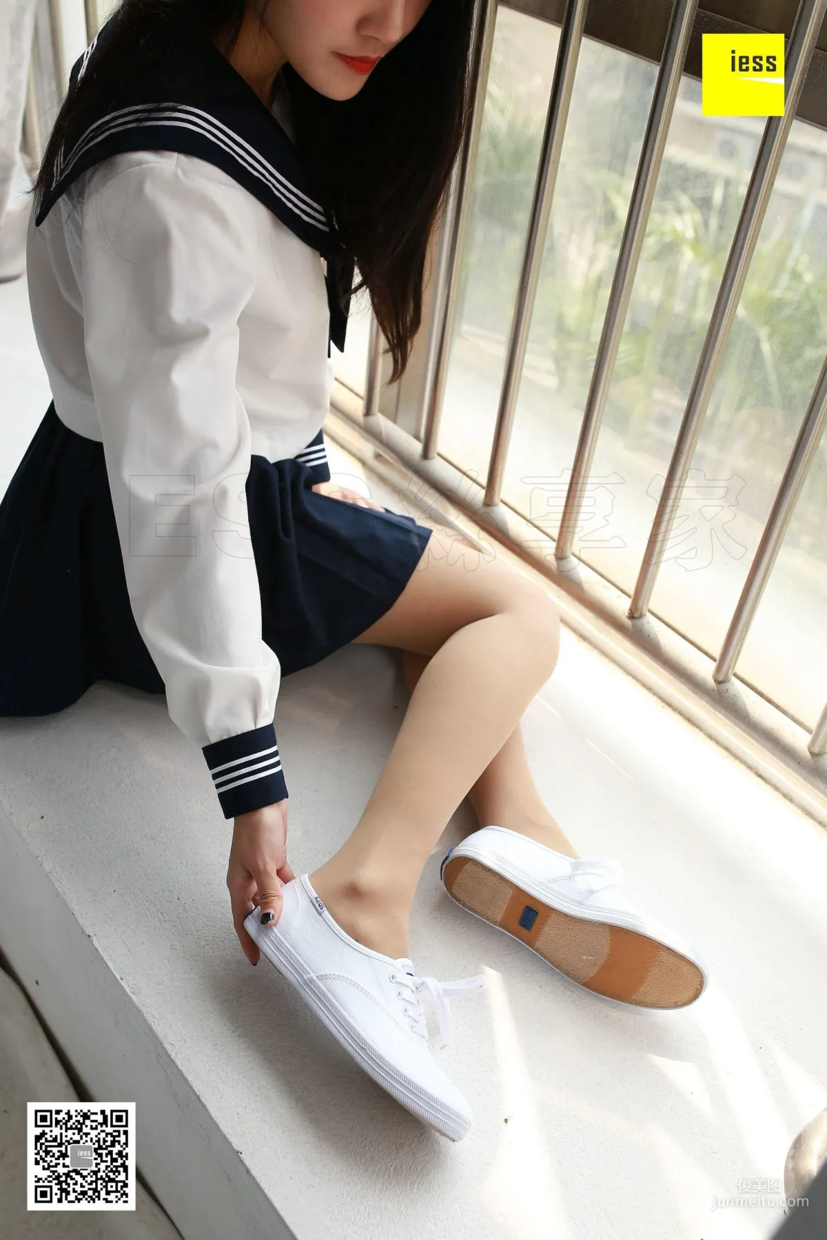 婉萍 《第一次塗指甲油的婉萍》 [異思趣向IESS] 絲享家216 寫真集 16