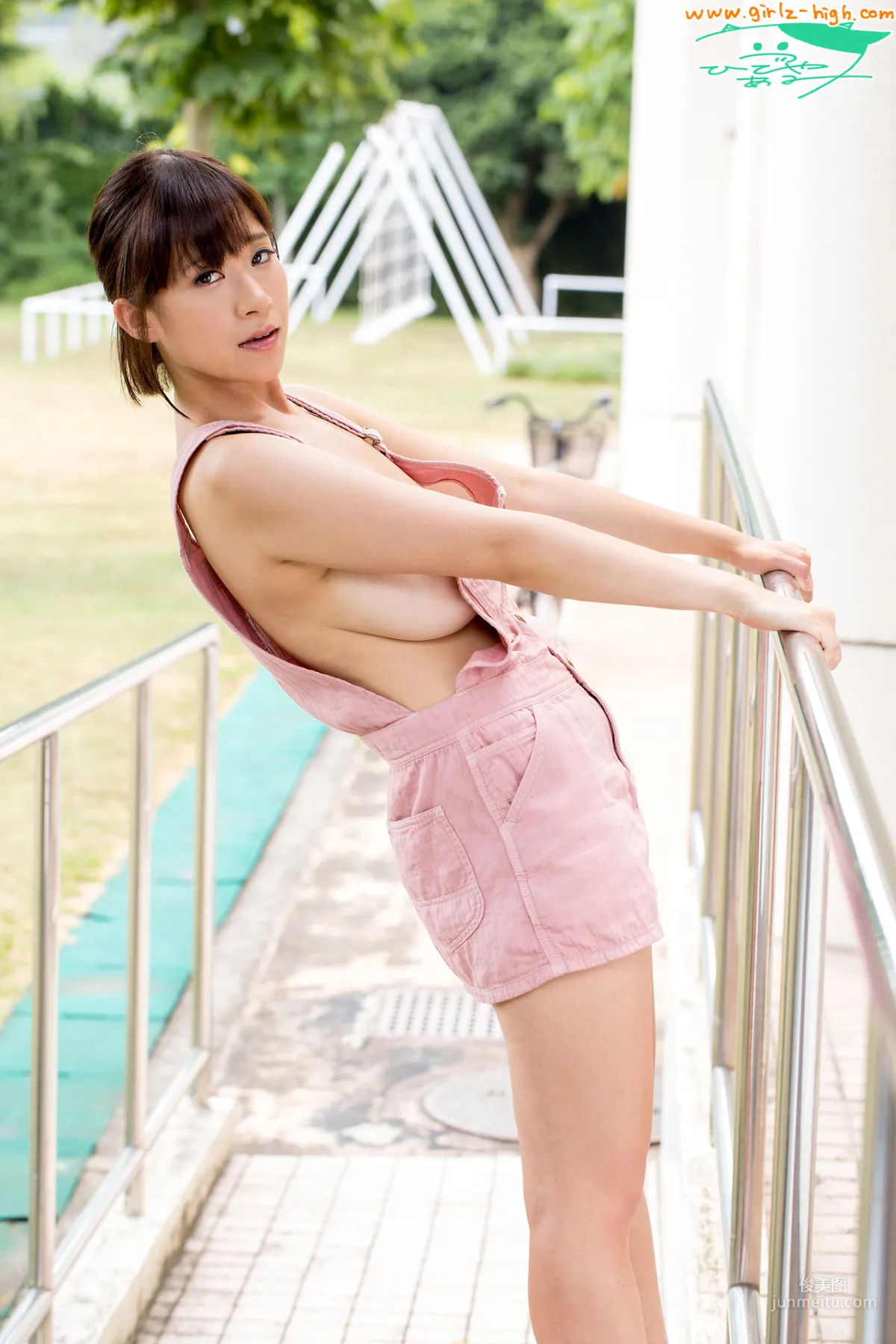 日比谷亜美《僕の下乳先生》サロペット [Girlz-High] 寫真集 28