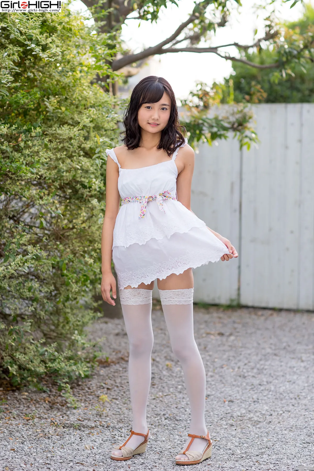 西野花恋《ニーハイコレクション》 白ワンピース [Girlz-High] 写真集1