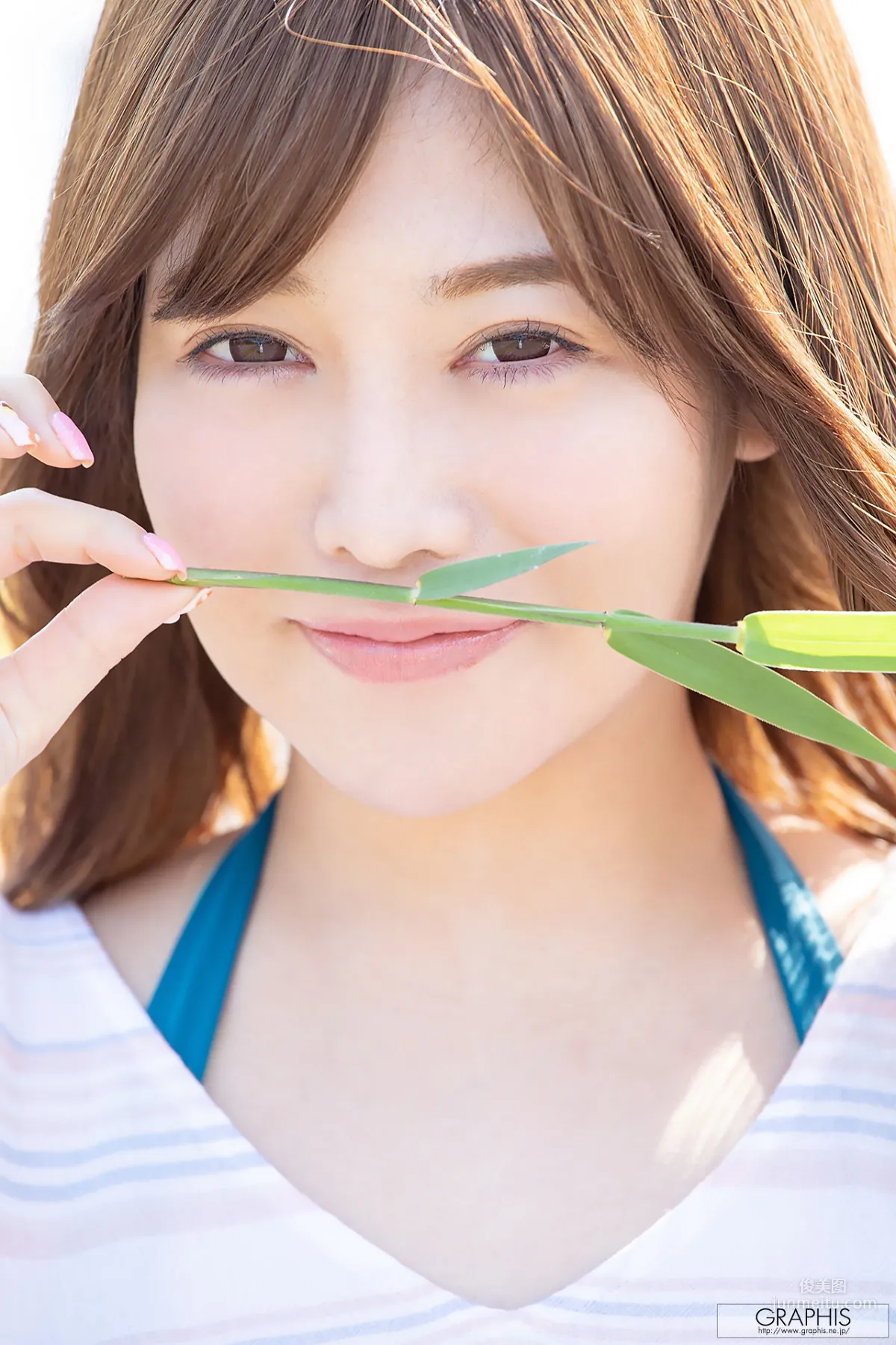 [Graphis] First Gravure 初脫ぎ娘 益坂美亜 Mia Masuzaka 寫真集 32