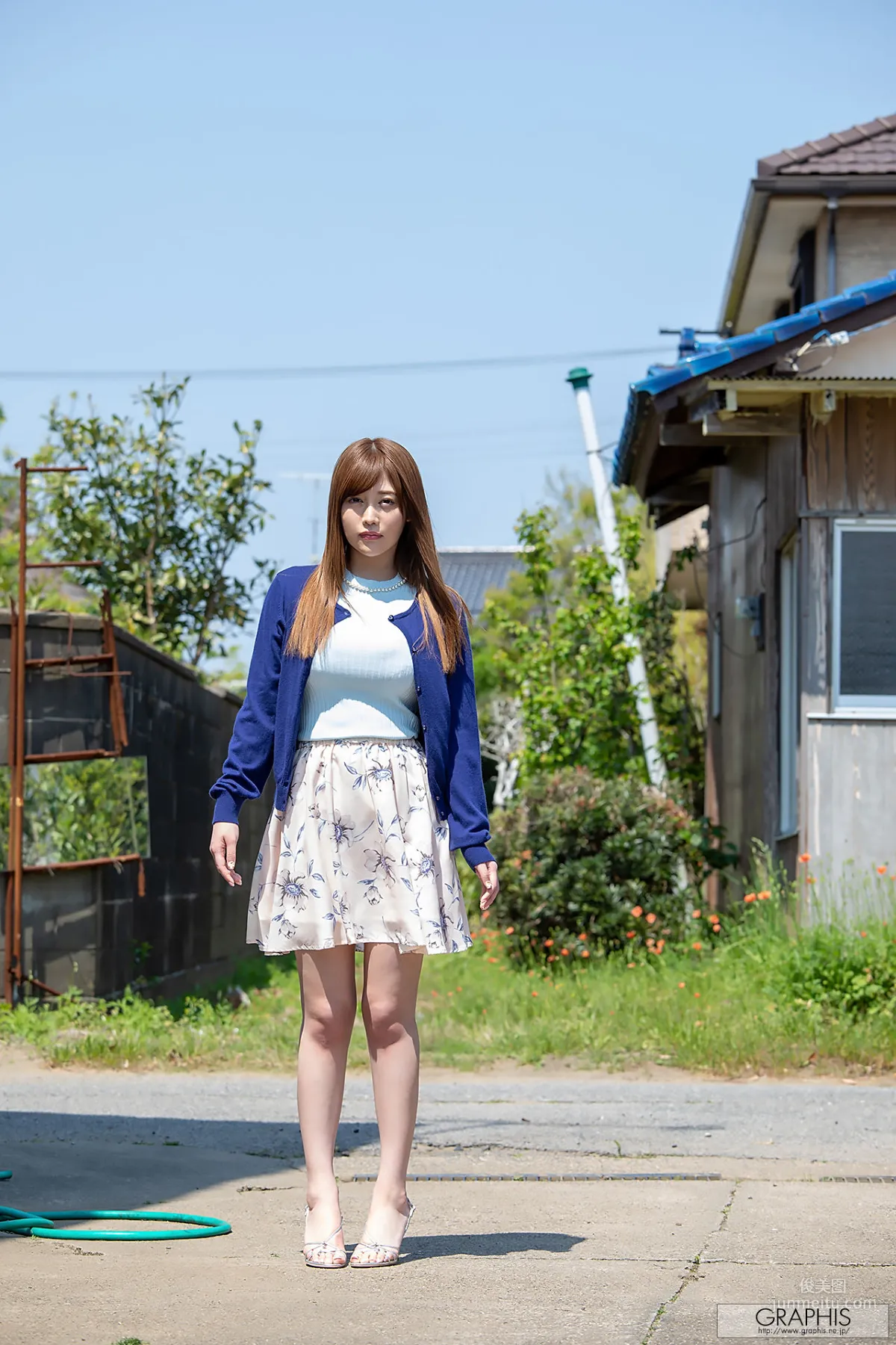 [Graphis] First Gravure 初脫ぎ娘 益坂美亜 Mia Masuzaka 寫真集 1
