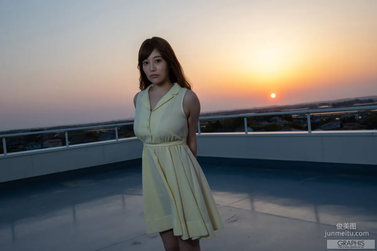 [Graphis] First Gravure 初脫ぎ娘 益坂美亜 Mia Masuzaka 寫真集 57