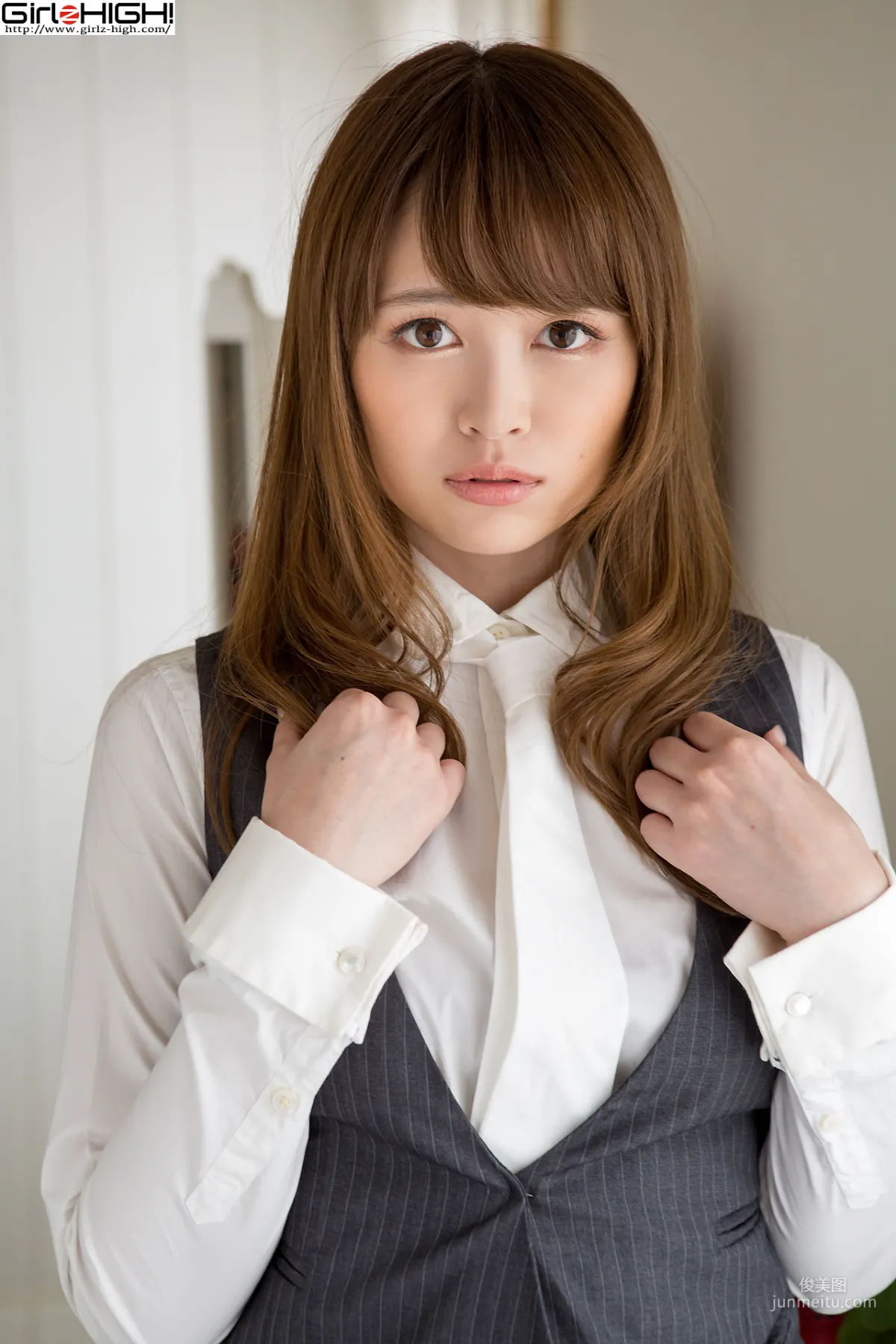 葉山みおり《僕たち（私たち）お尻だ～いすき！》ロングスカート [Girlz-High] 写真集4