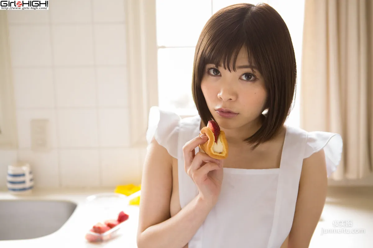 山口里菜子《僕たち（私たち）お尻だ～いすき！》裸エプロン [Girlz-High] 写真集1
