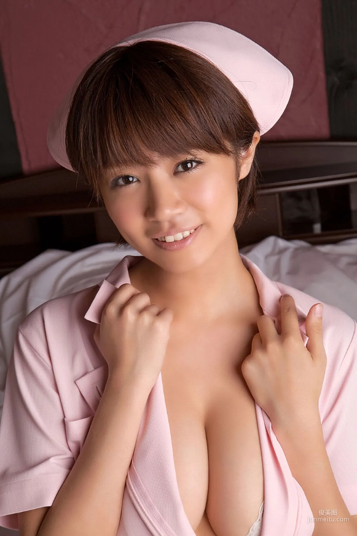 菜乃花《爆乳ナース挑発診療》 [iLogos] 寫真集 22