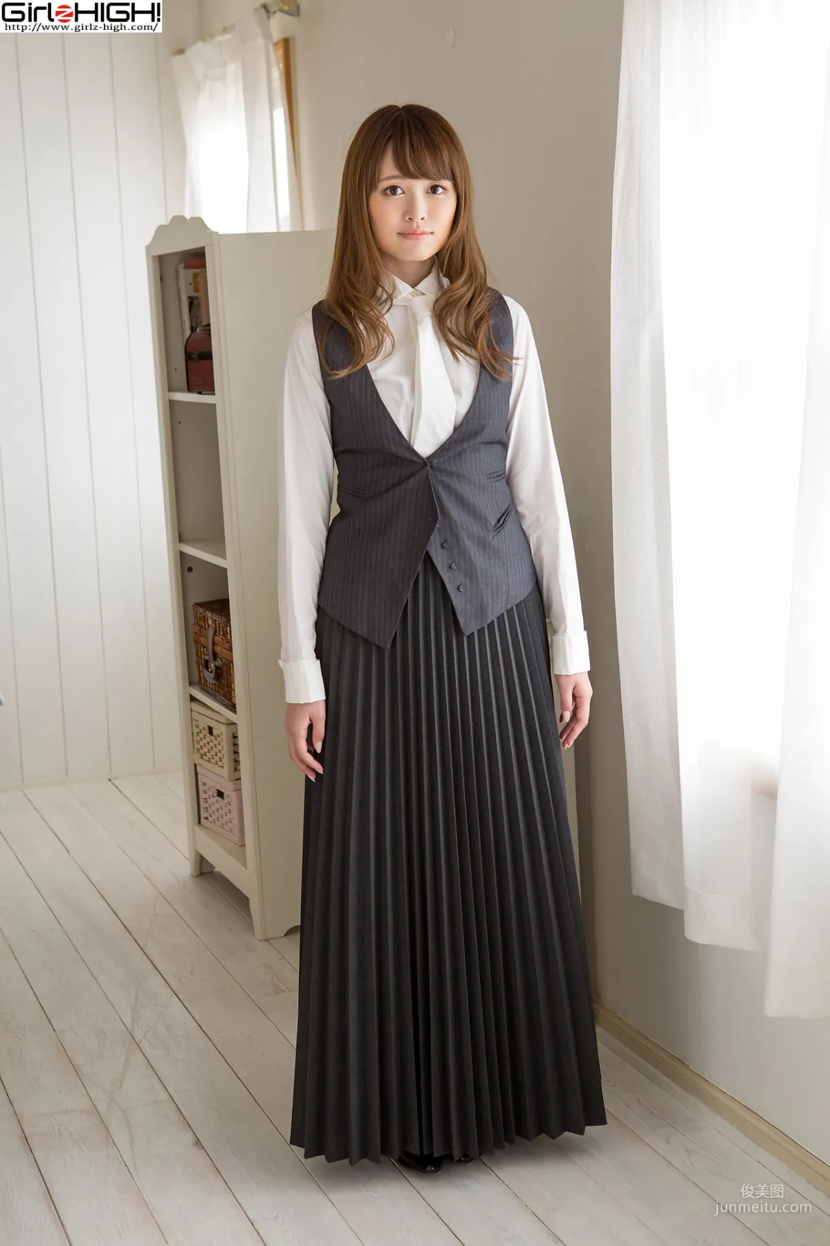 葉山みおり《僕たち（私たち）お尻だ～いすき！》ロングスカート [Girlz-High] 写真集2